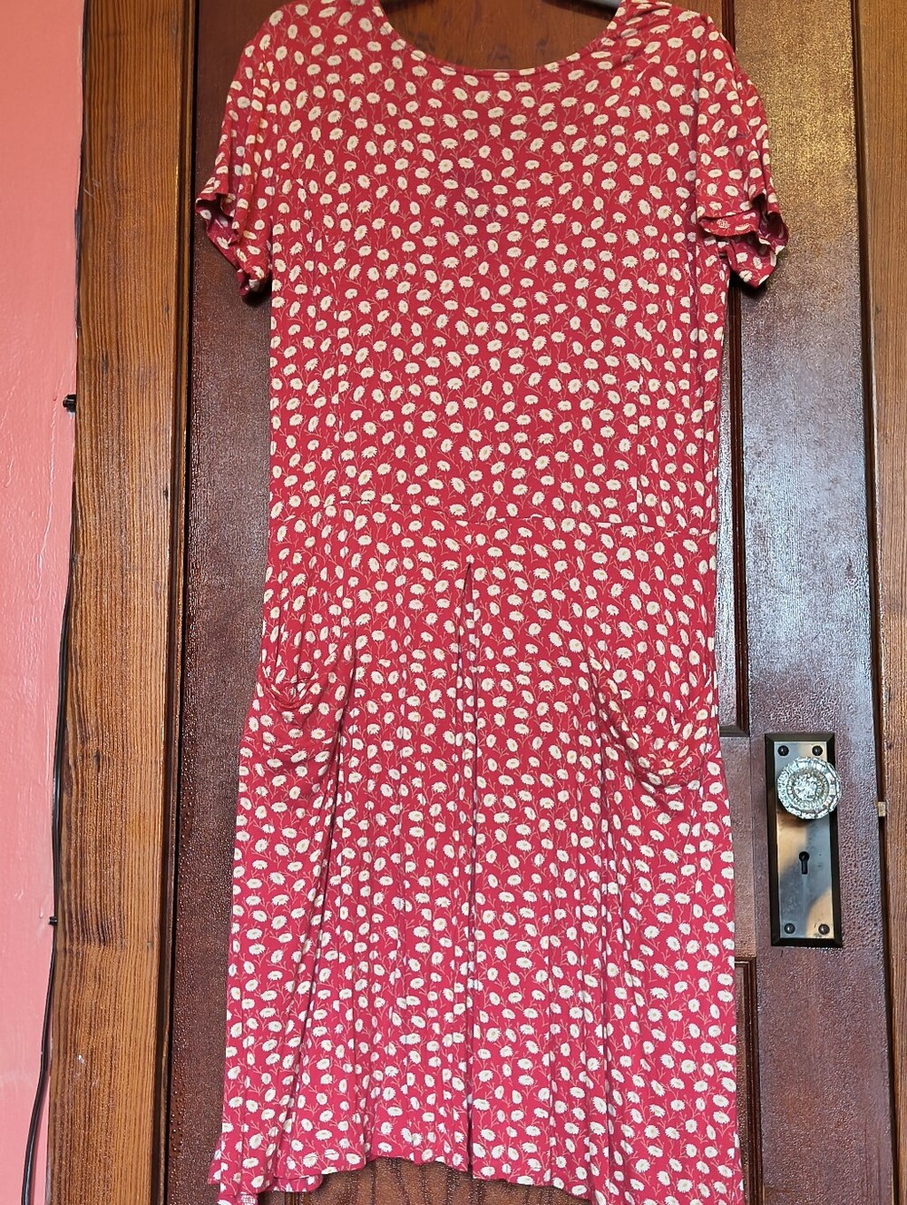 Red and White Floral Short Sleeve Dress with Slouchy Front Pockets 20 (2x).